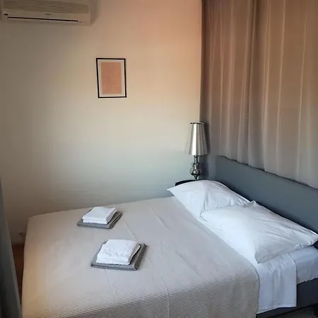Tara - Big With Terrace And Sea View * Split