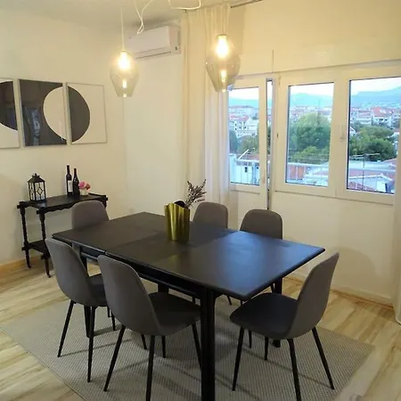 Tara - Big With Terrace And Sea View * Split